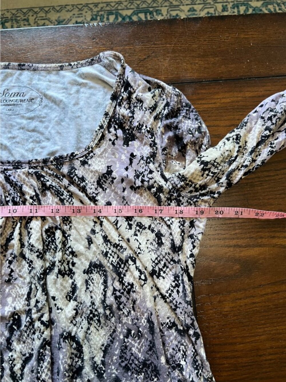 Soma Purple Rayon/Spandex Snake Skin Pattern Scoop Neck Sleep Shirt Large - Picture 8 of 9